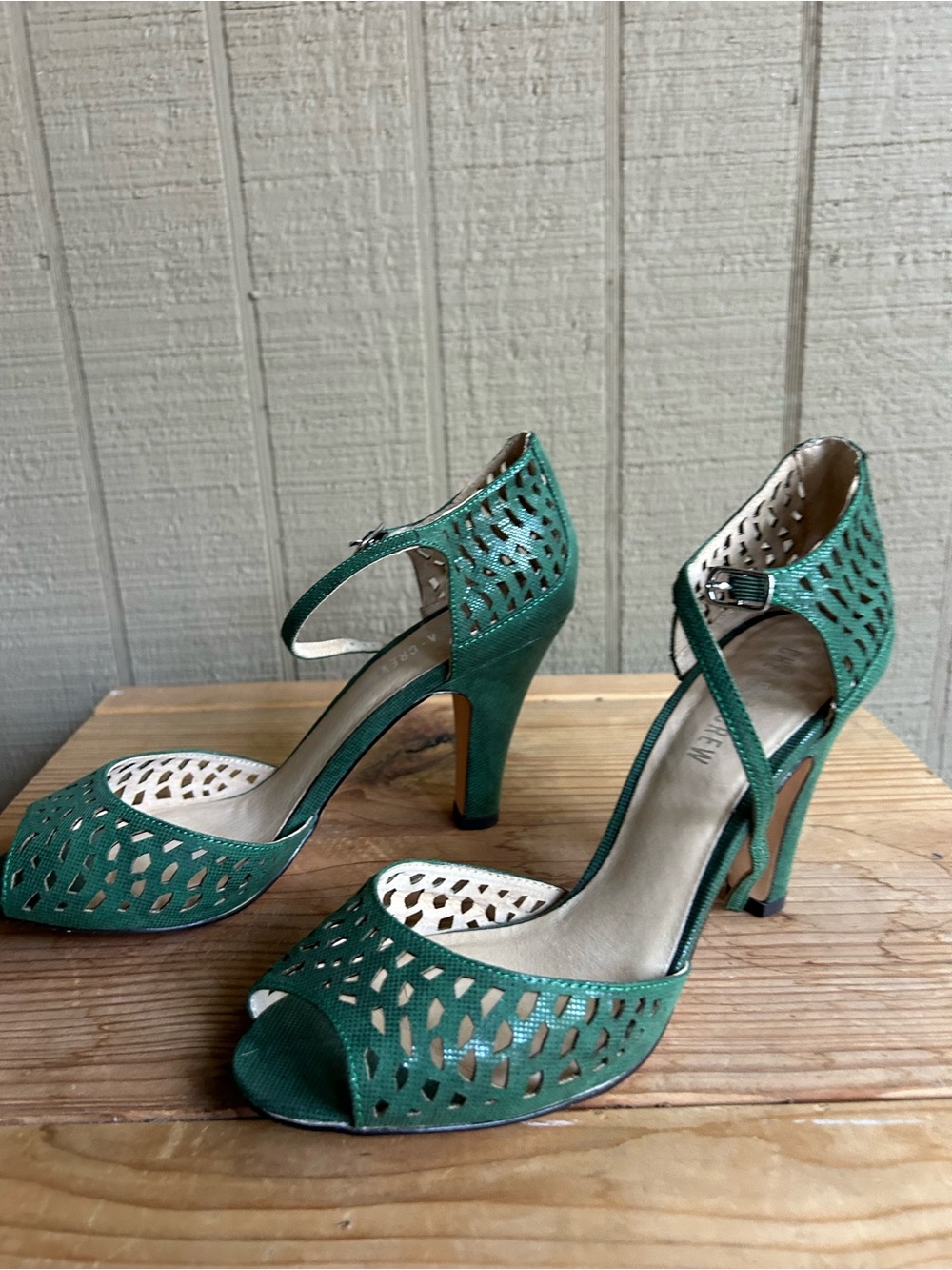 Chelsea Crew Liza Green Peep-Toe Laser Cut High Heel Sandals - Women size 8